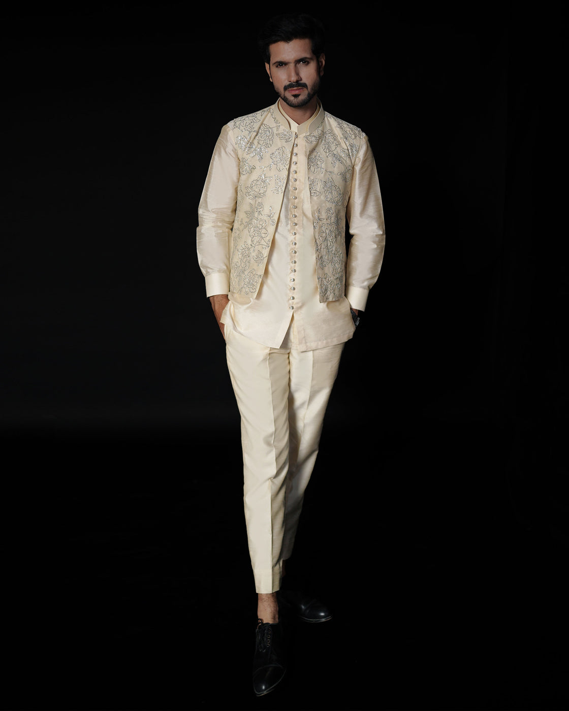 Off-White Kaamdani Embroidered Kurta Set with Waistcoat For Men