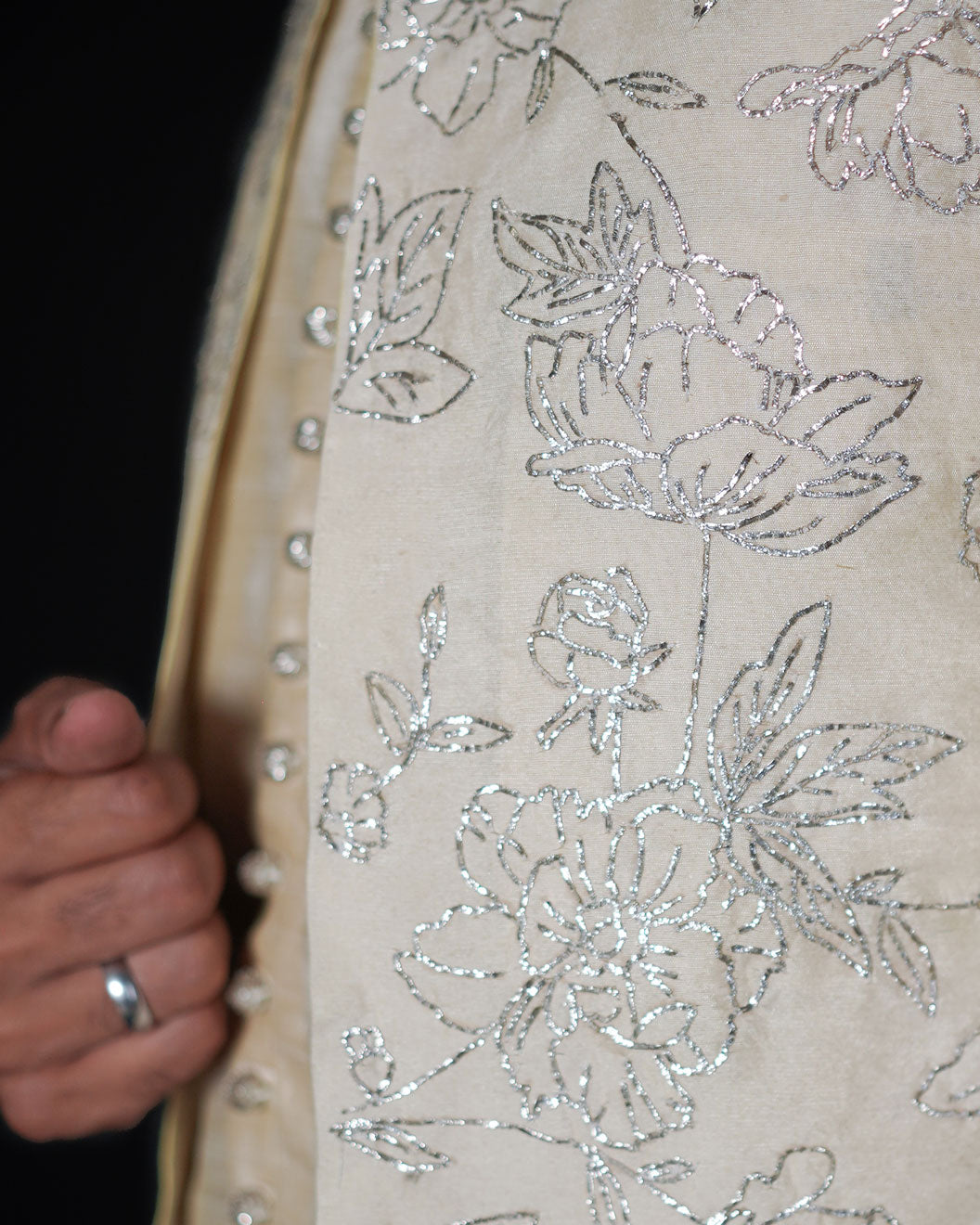 Off-White Kaamdani Embroidered Kurta Set with Waistcoat For Men