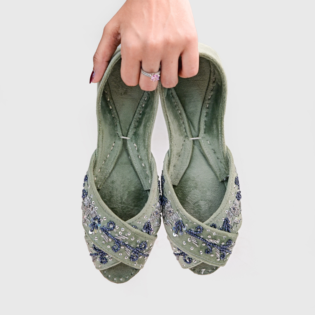 Signature Peshawari Cut Velvet Khussa – Bold, Traditional, Timeless For Women