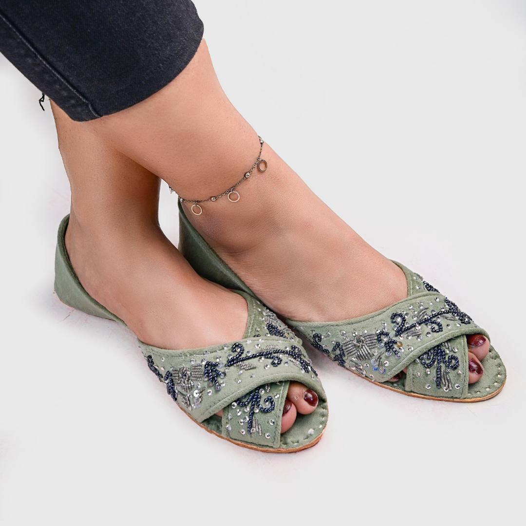 Signature Peshawari Cut Velvet Khussa – Bold, Traditional, Timeless For Women