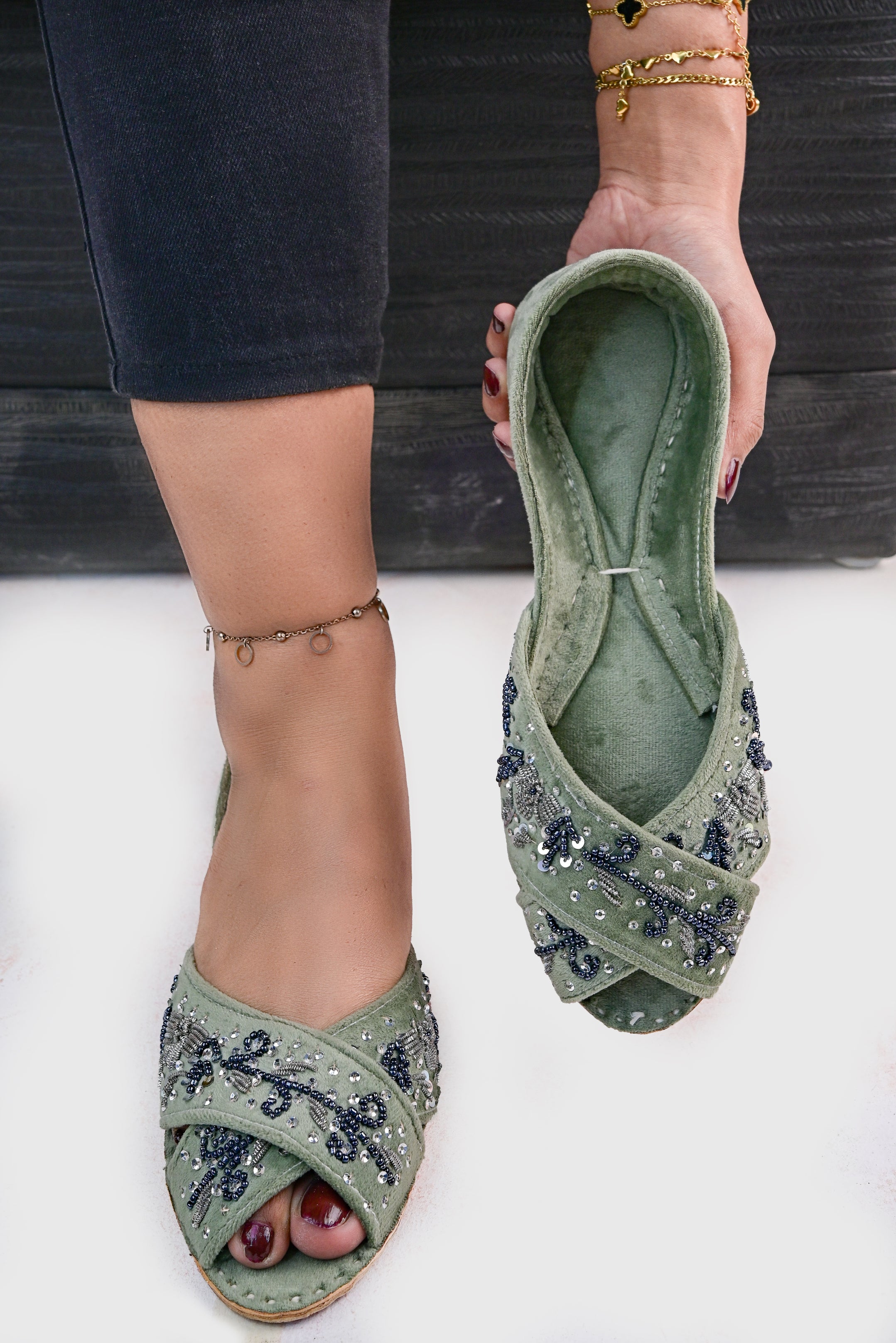 Signature Peshawari Cut Velvet Khussa – Bold, Traditional, Timeless For Women