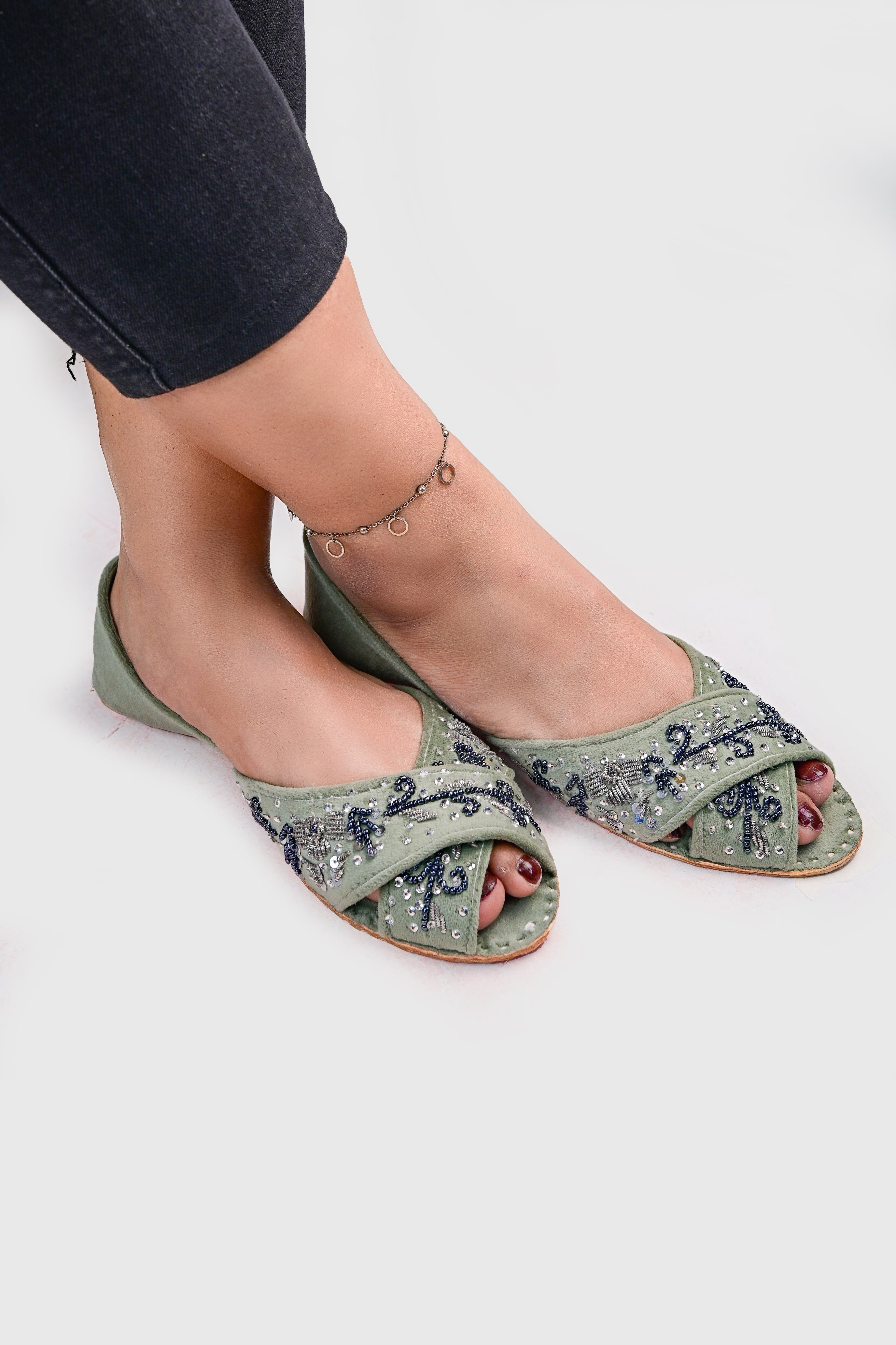 Signature Peshawari Cut Velvet Khussa – Bold, Traditional, Timeless For Women