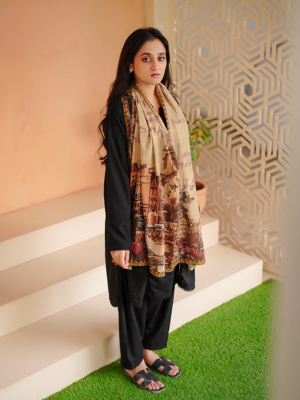 Calligraphed Odhni – Emotions Etched in Fabric For Women