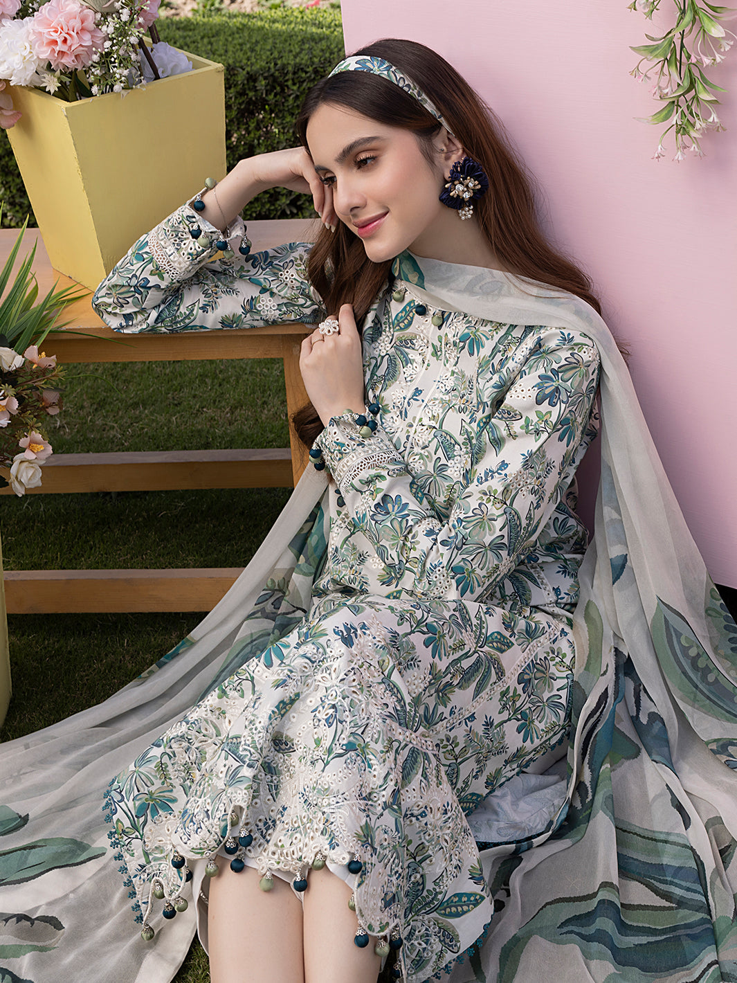 Meadow – Soft Floral3-Piece Unstitched Lawn Suit For Women