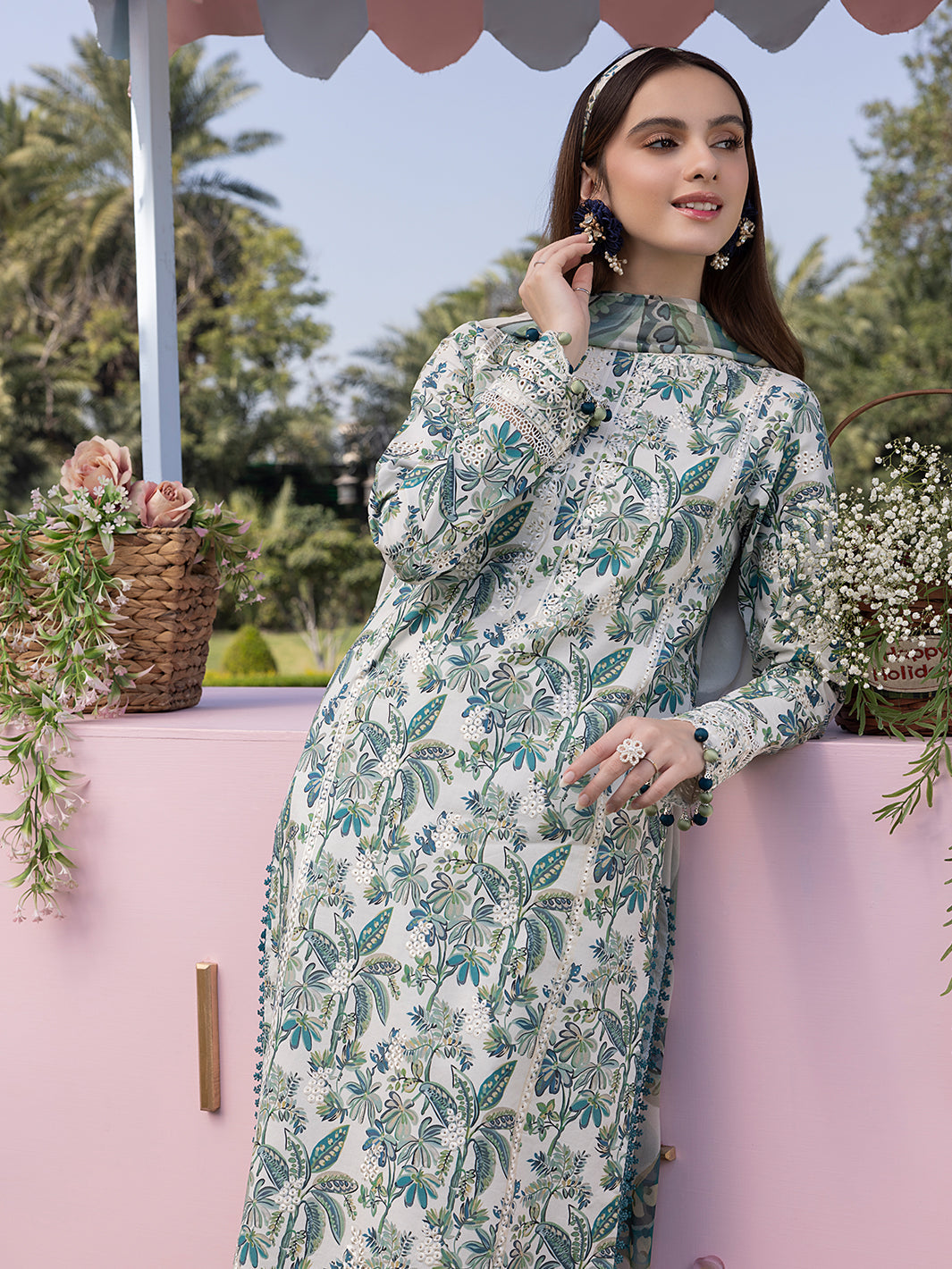 Meadow – Soft Floral3-Piece Unstitched Lawn Suit For Women