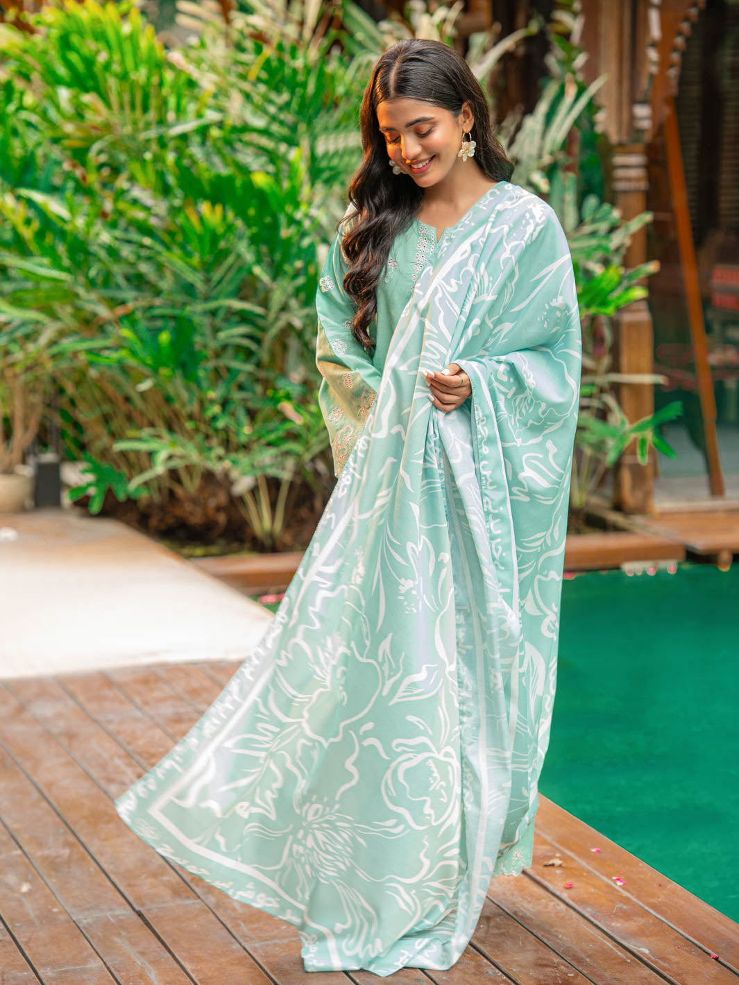 Calligraphed Odhni with Letter-Writing Kit – A Touch of Meaning For Women