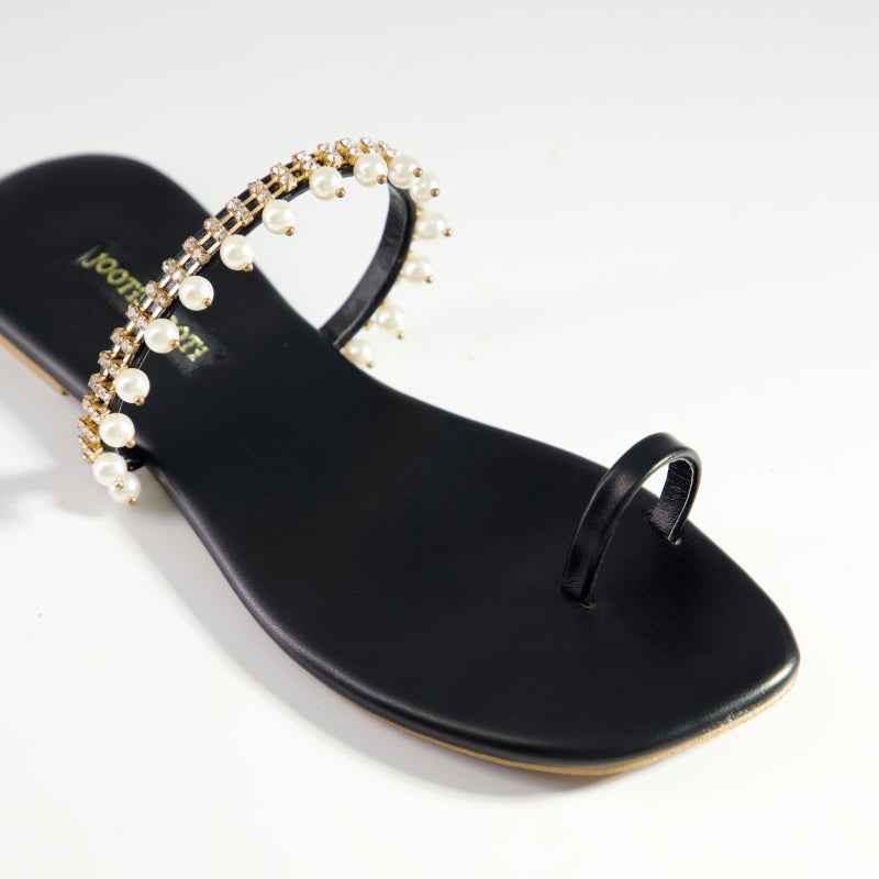 Gala Pearl – Minimal Toe-Ring Flats with Pearl Chain Detail For Women