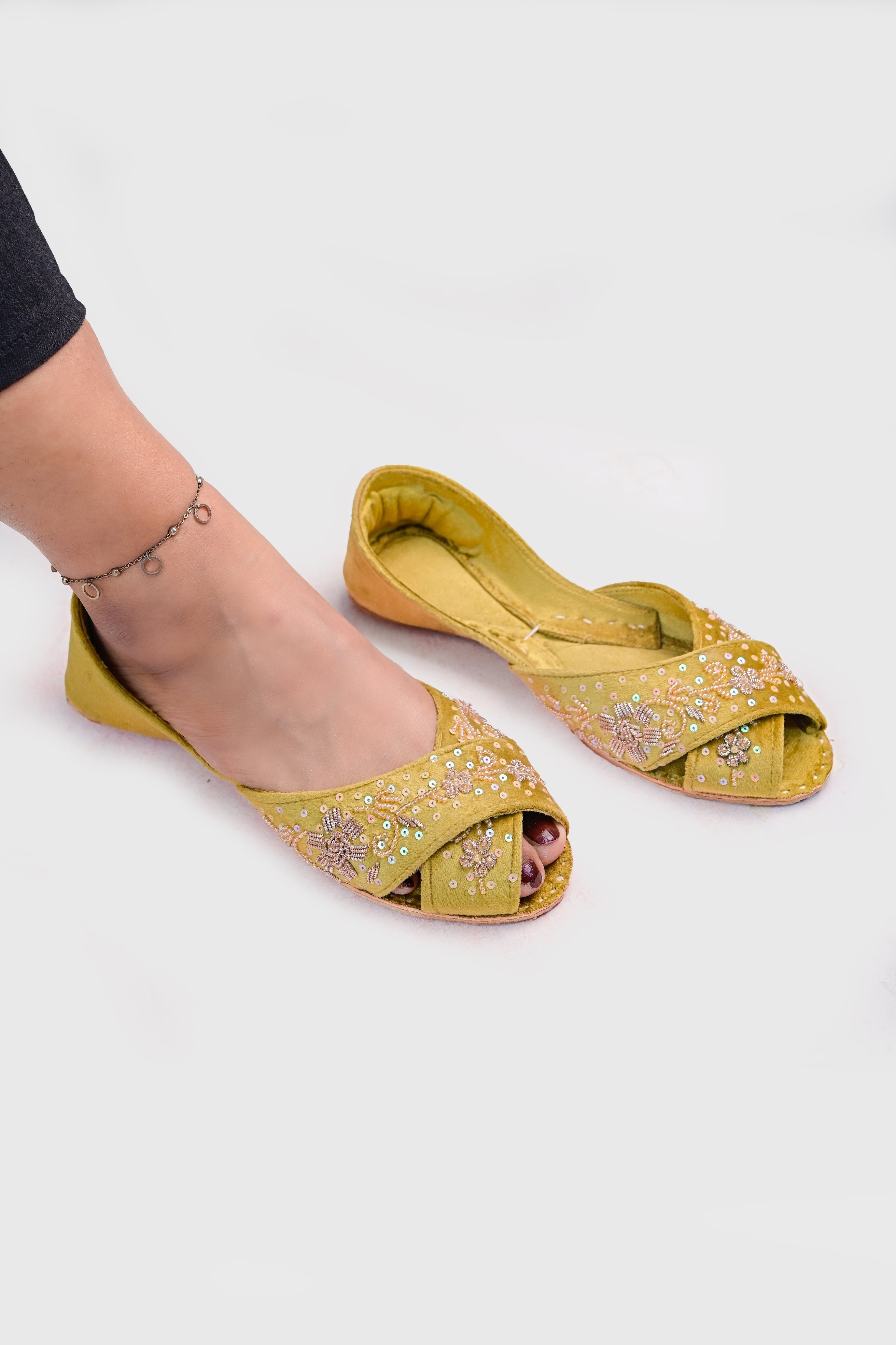 Velvet Peshawari Cut Khussa – Tradition Meets Elegance For Women