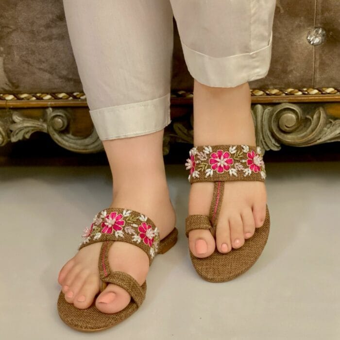 Black & Brown Floral 3D Jute Kolapuri – Bold Style, Timeless Comfort For Women