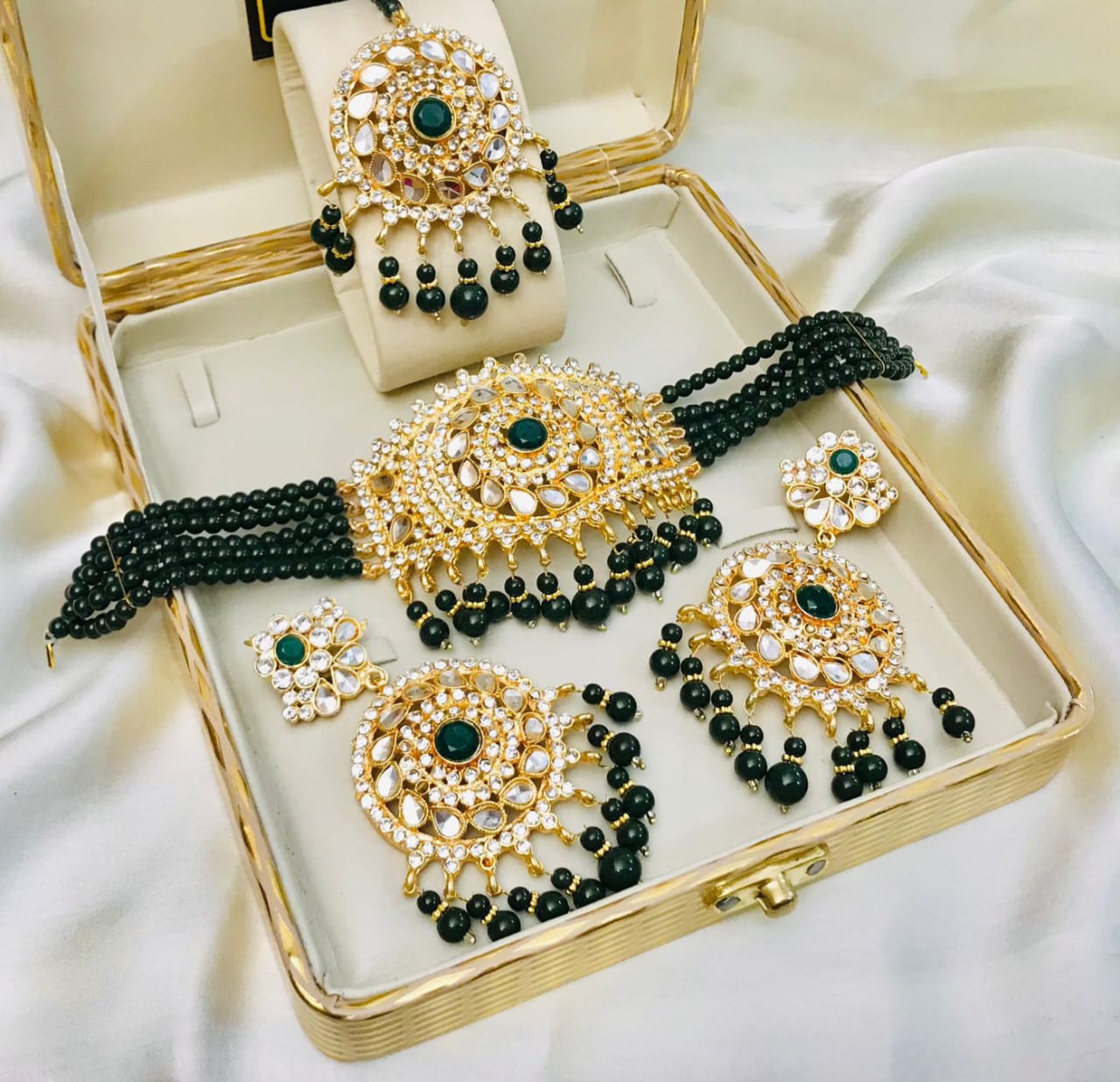 ALMAS Kundan Necklace: Antique Elegance