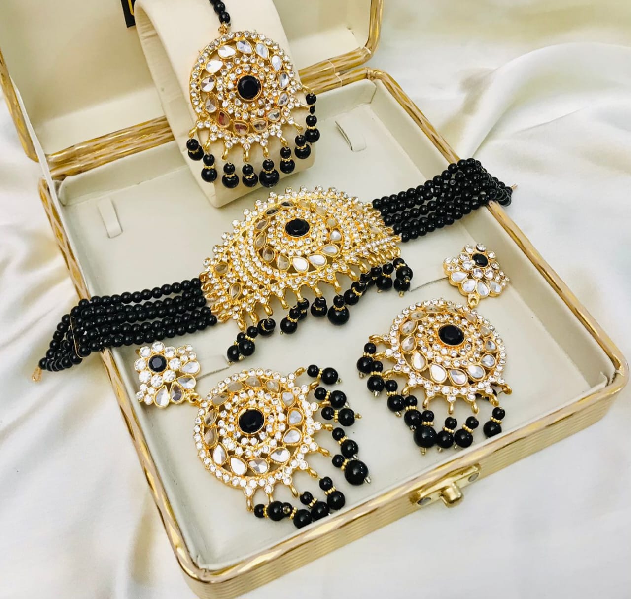 ALMAS Kundan Necklace: Antique Elegance