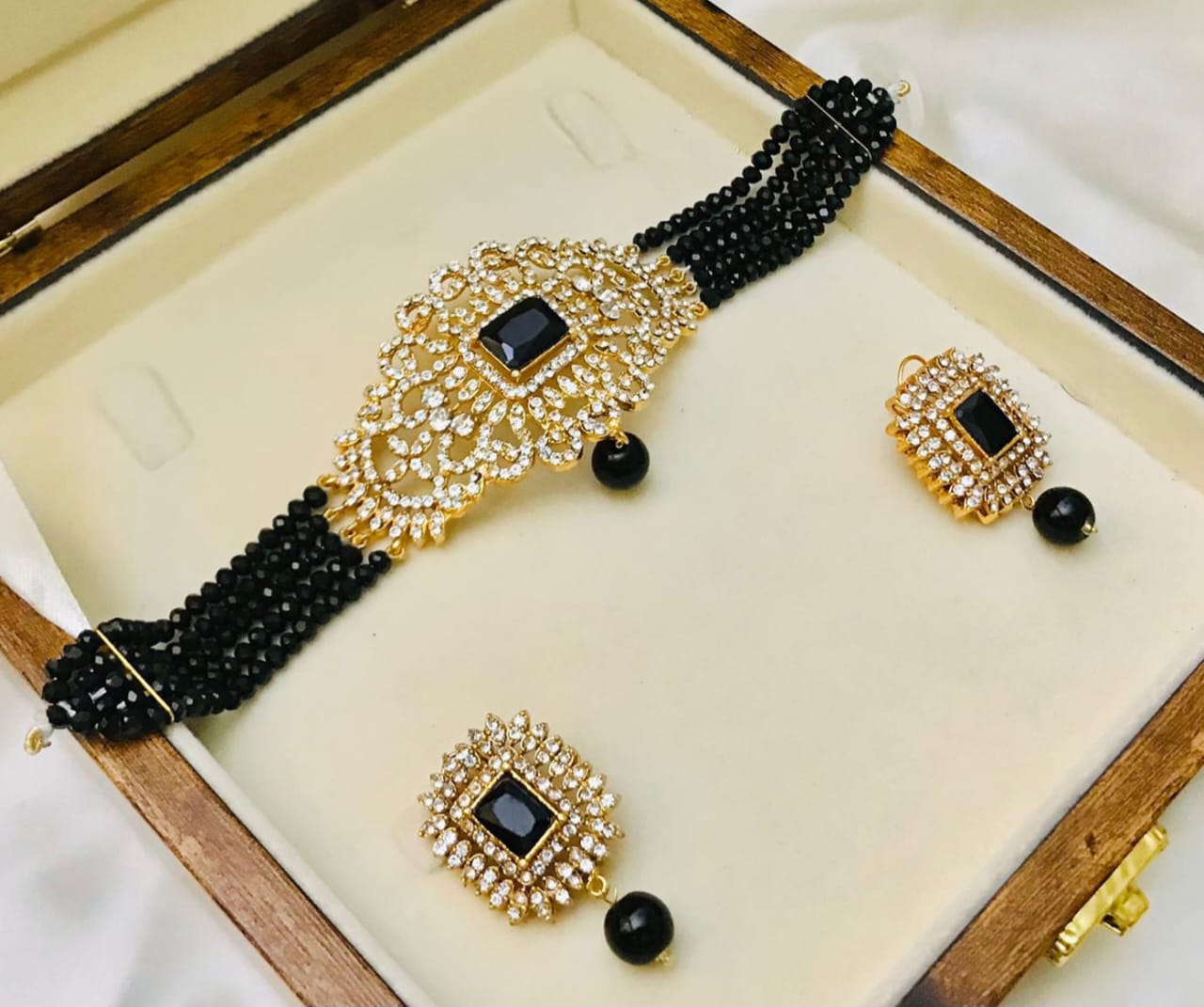 Elegant BAREEHA Matte Maroon, Dark Green, Matte Golden, Pearl, Black, And Golden Choker Set