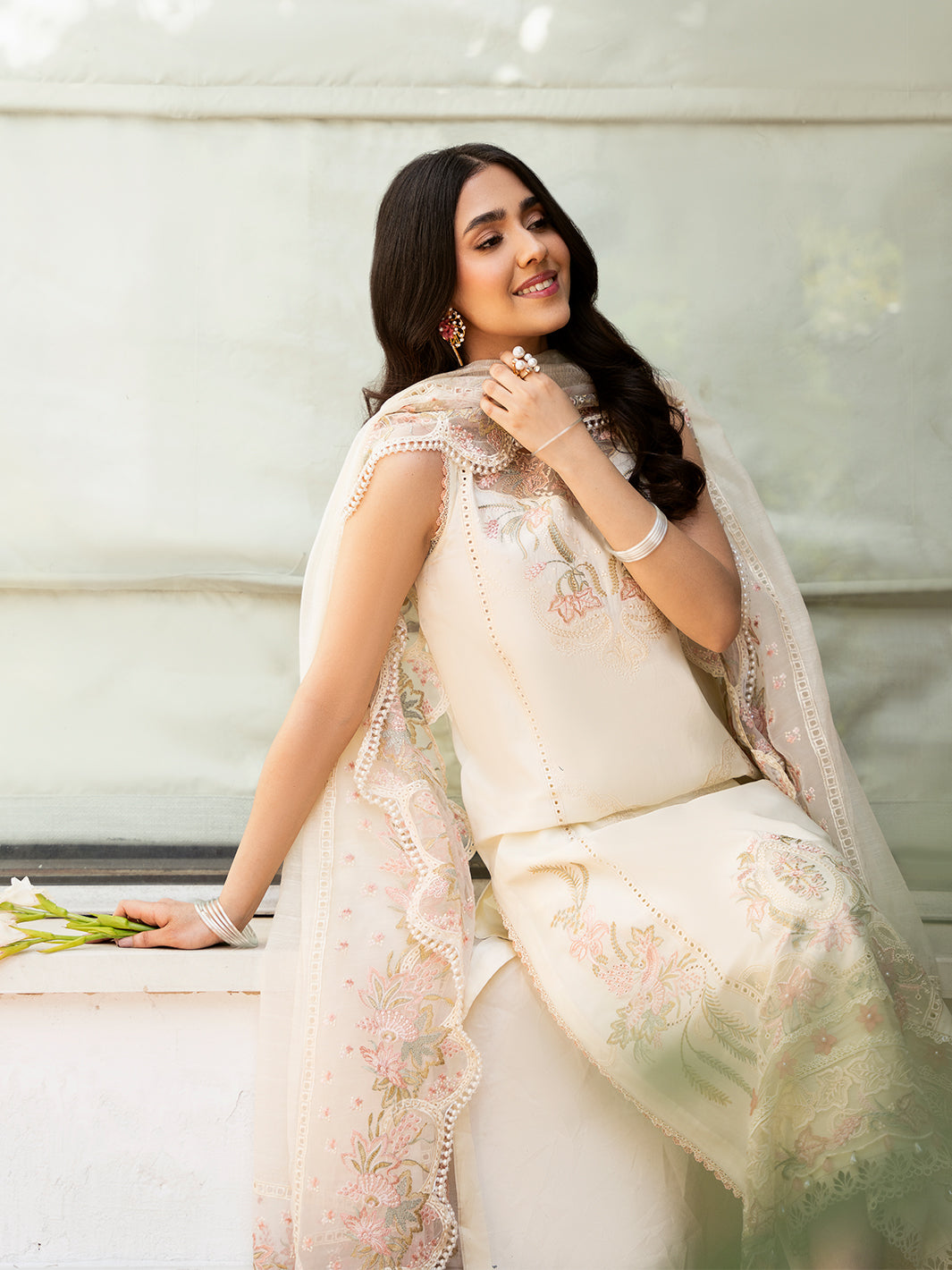 Kubra – Off-White Luxury Embroidered Lawn Ensemble Unstitched Suit  For Women