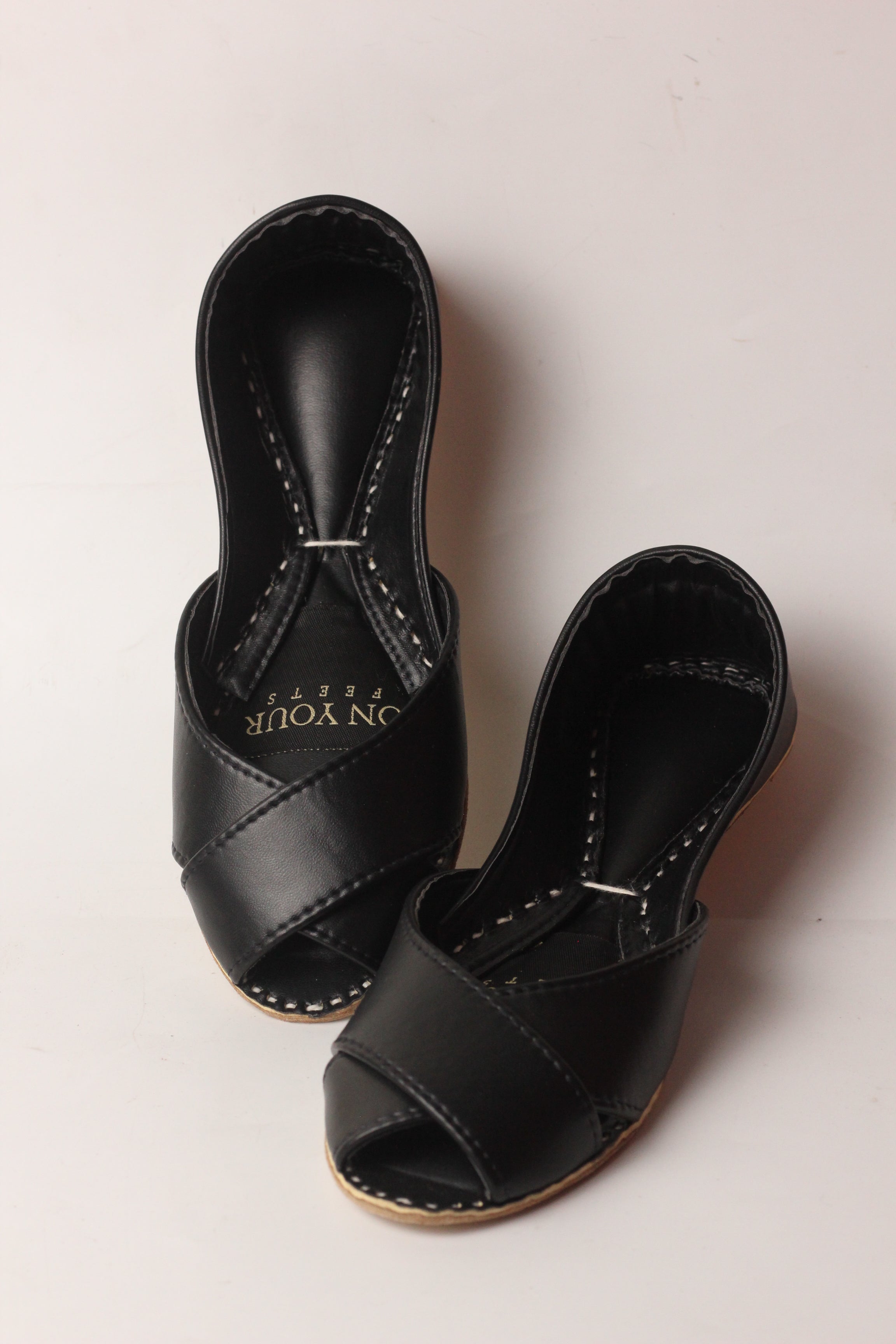 Darkness – Black Peshawari Cut Jutti For Women