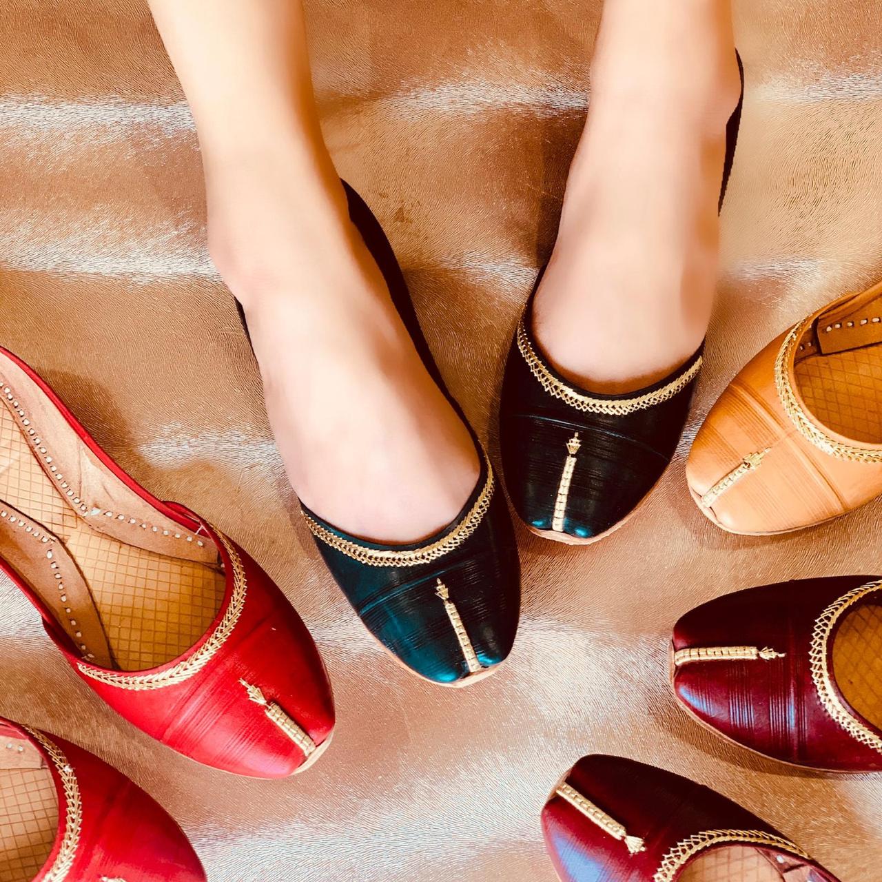 Solid Love Tilla Leather Women Khussa