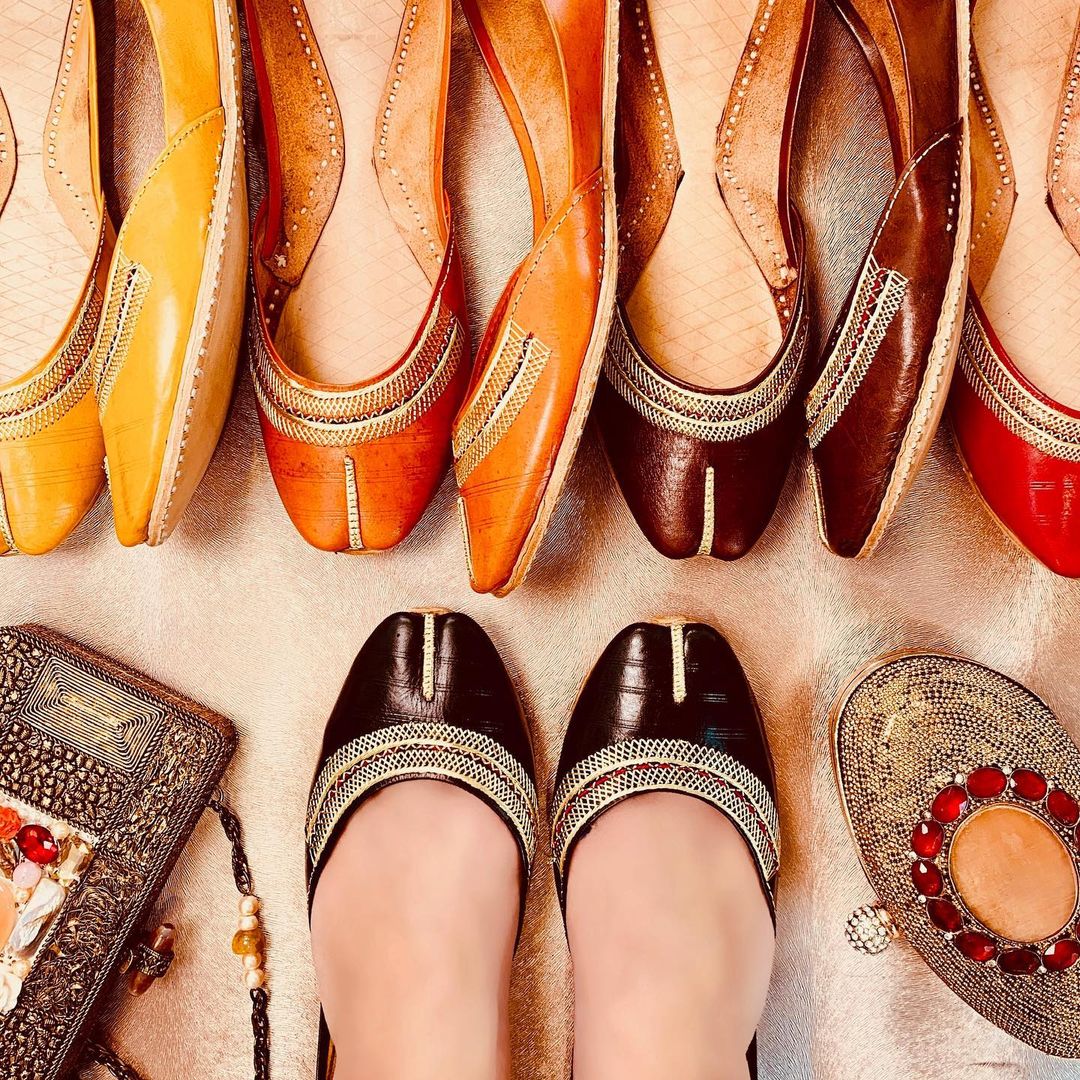 Solid Love Tilla Leather Women Khussa