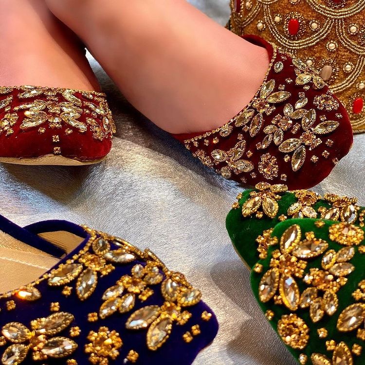 Kundan & Pearls Traditional Women Khussa