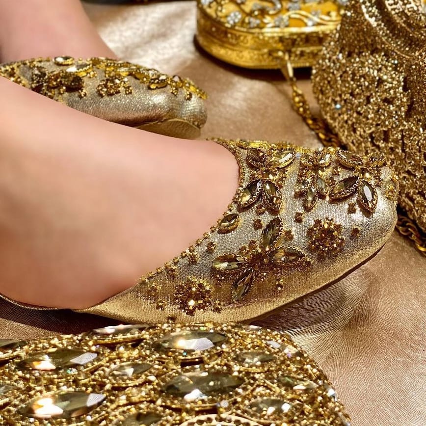 Kundan & Pearls Traditional Women Khussa