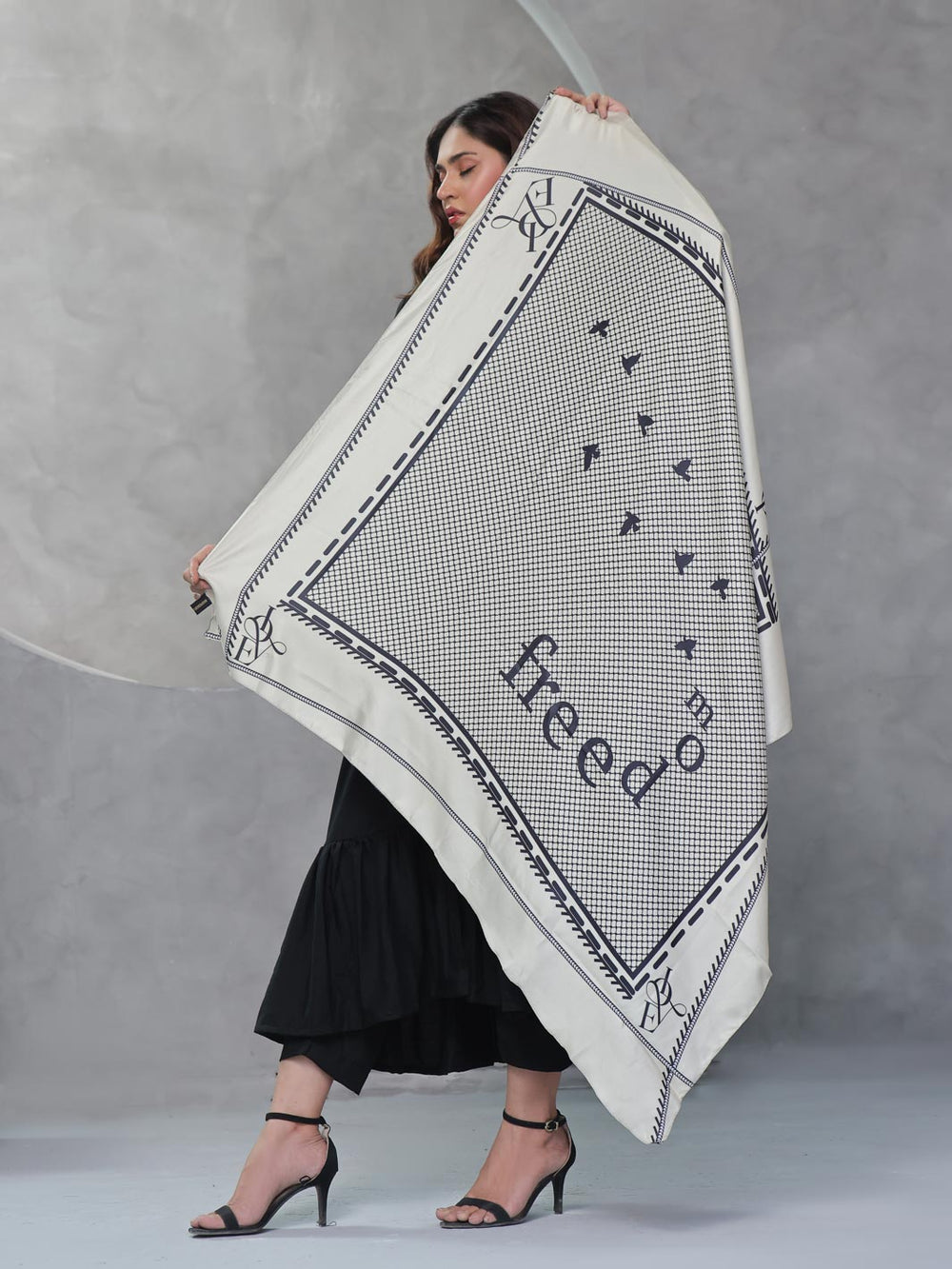 Parwaaz Scarf – Elegant & Luxurious For Women