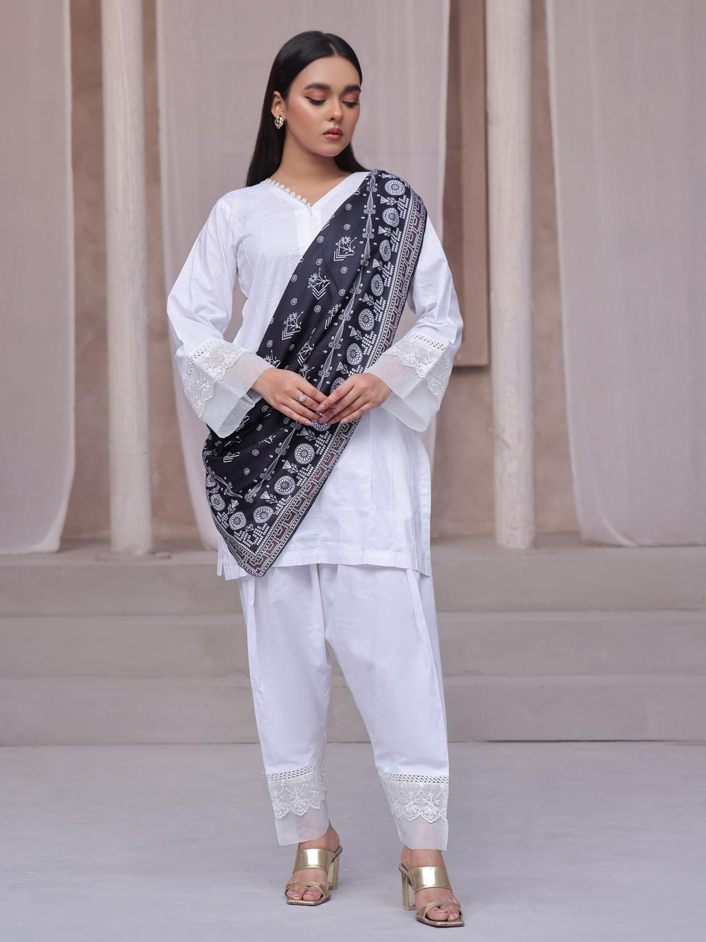 Rounaq Scarf – Timeless Elegance For Women