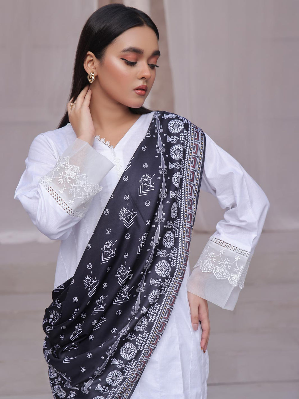 Rounaq Scarf – Timeless Elegance For Women