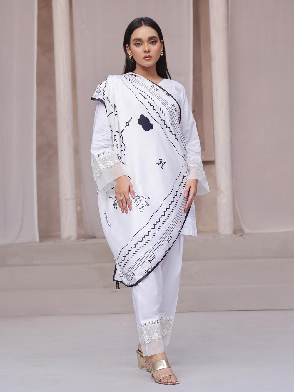 Uraan Scarf – Graceful & Elegant For Women