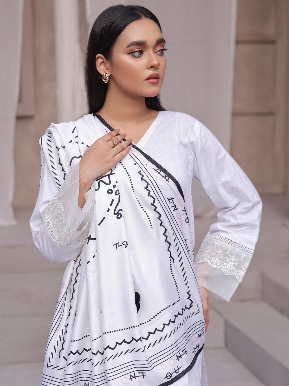 Uraan Scarf – Graceful & Elegant For Women