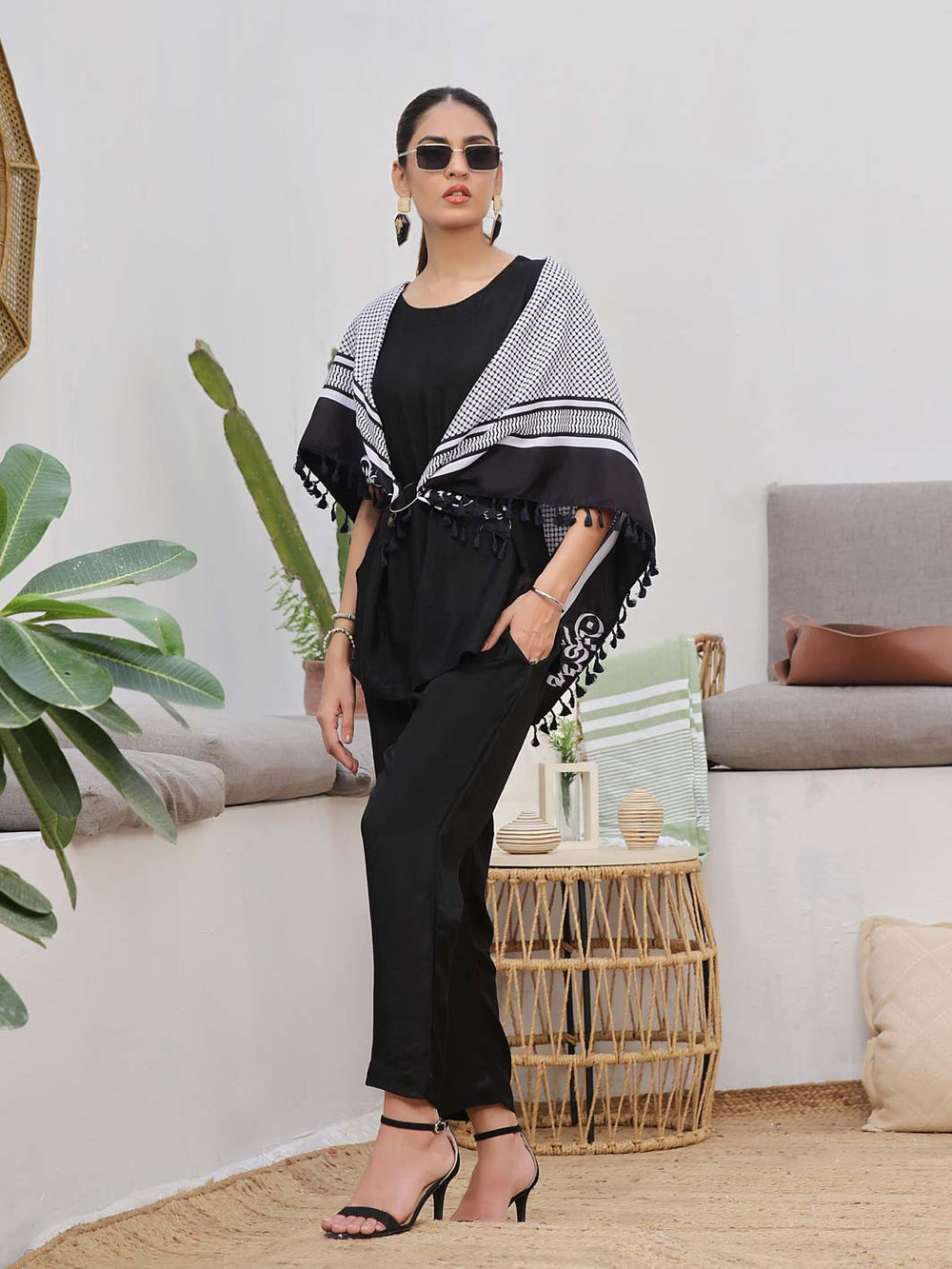 Palestine Shoulder Scarf with Lace – Elegant & Lightweight For Women