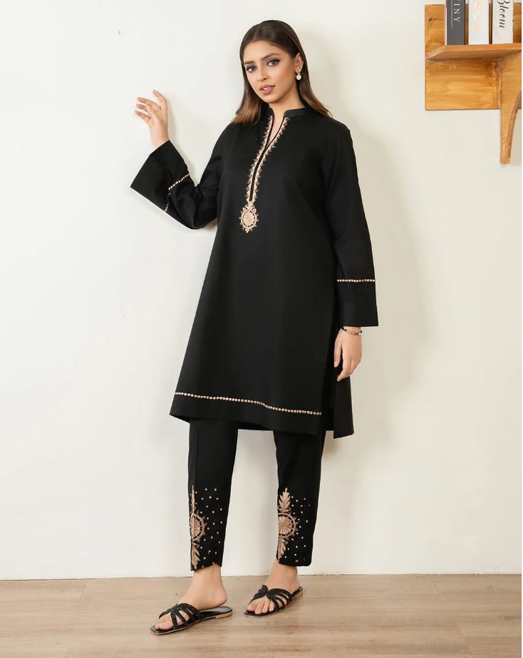 Luxury Embroidered Lawn 3-Piece Suit with Chiffon Dupatta For Women