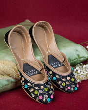 Midnight Bloom – Embroidered Black Khussas For Women
