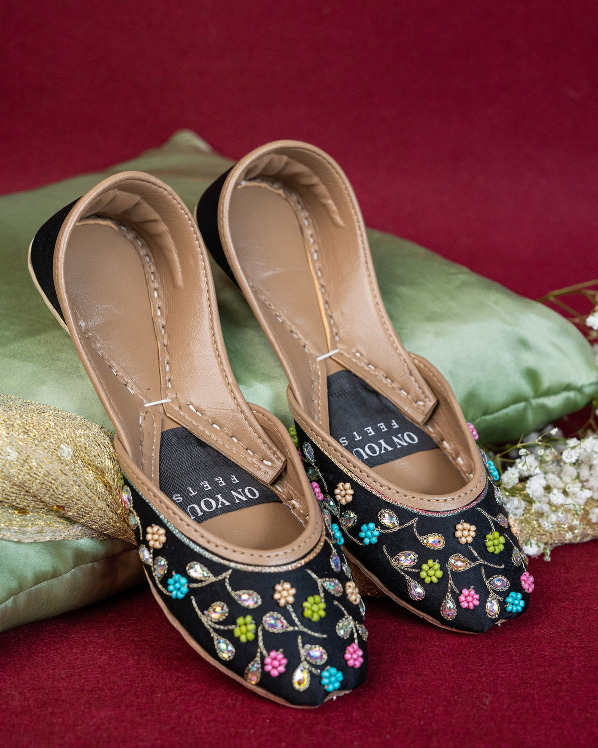 Midnight Bloom – Embroidered Black Khussas For Women
