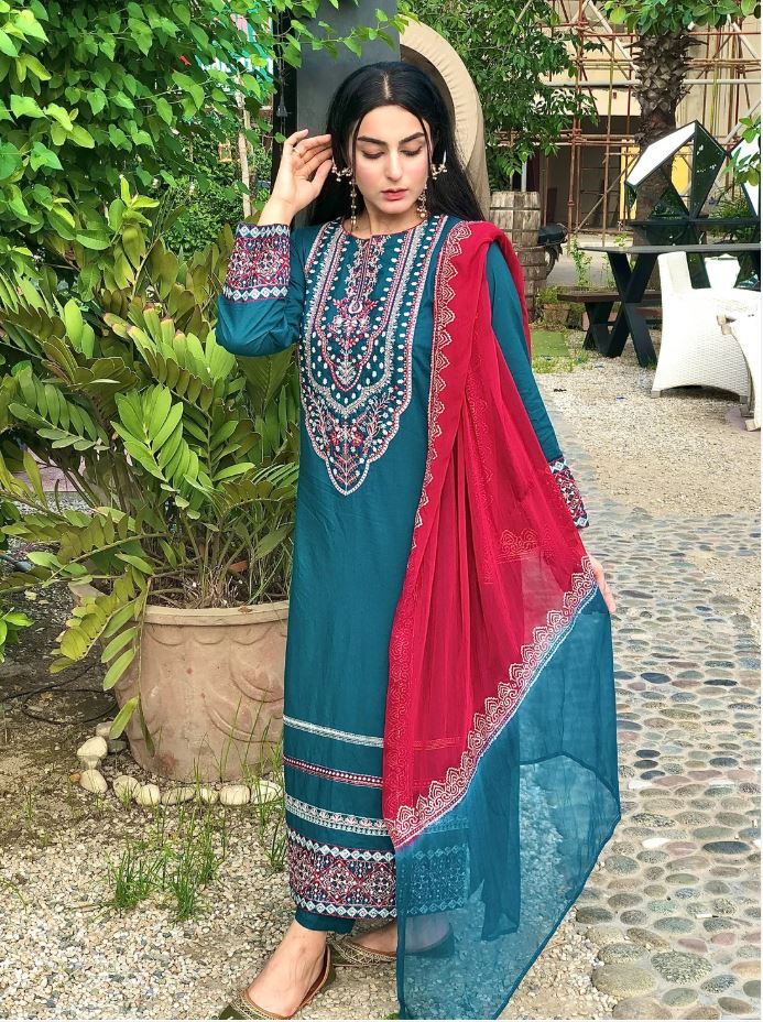 Luxury Embroidered Lawn 3-Piece Suit with Double-Shaded Chiffon Dupatta For Women