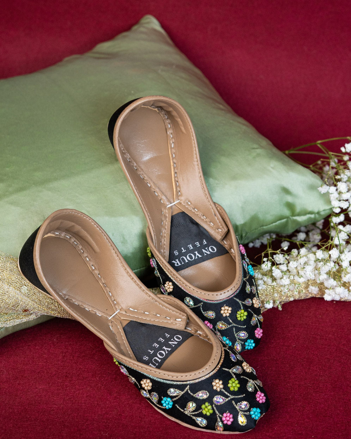Midnight Bloom – Embroidered Black Khussas For Women