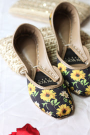 Sunflower Bloom – Floral Printed Khussa For Women