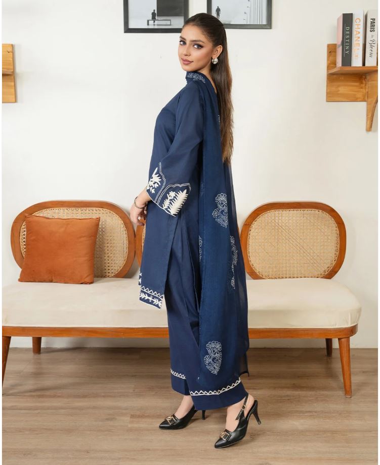 Luxury Embroidered Lawn 3-Piece Suit with Chiffon Dupatta For Women