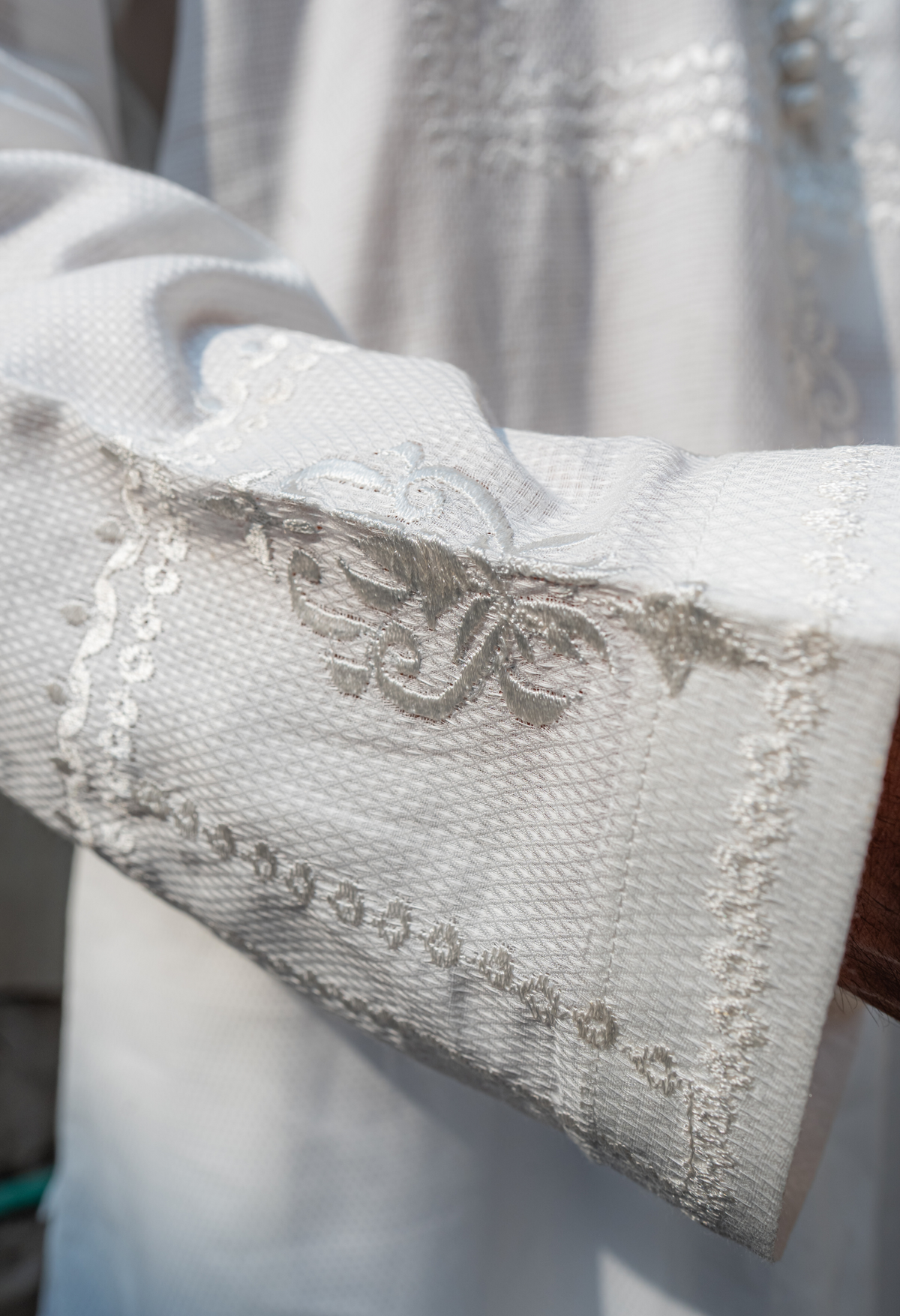 Elegant White Embroidered Kurta with Farshi Shalwar For Men