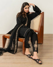 Luxury Embroidered Lawn 3-Piece Suit with Chiffon Dupatta For Women