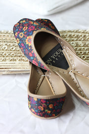 Wildflower Waltz – Floral Printed Khussa For Women