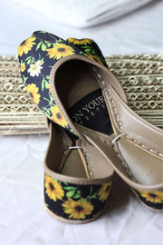 Sunflower Bloom – Floral Printed Khussa For Women