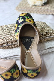 Sunflower Bloom – Floral Printed Khussa For Women