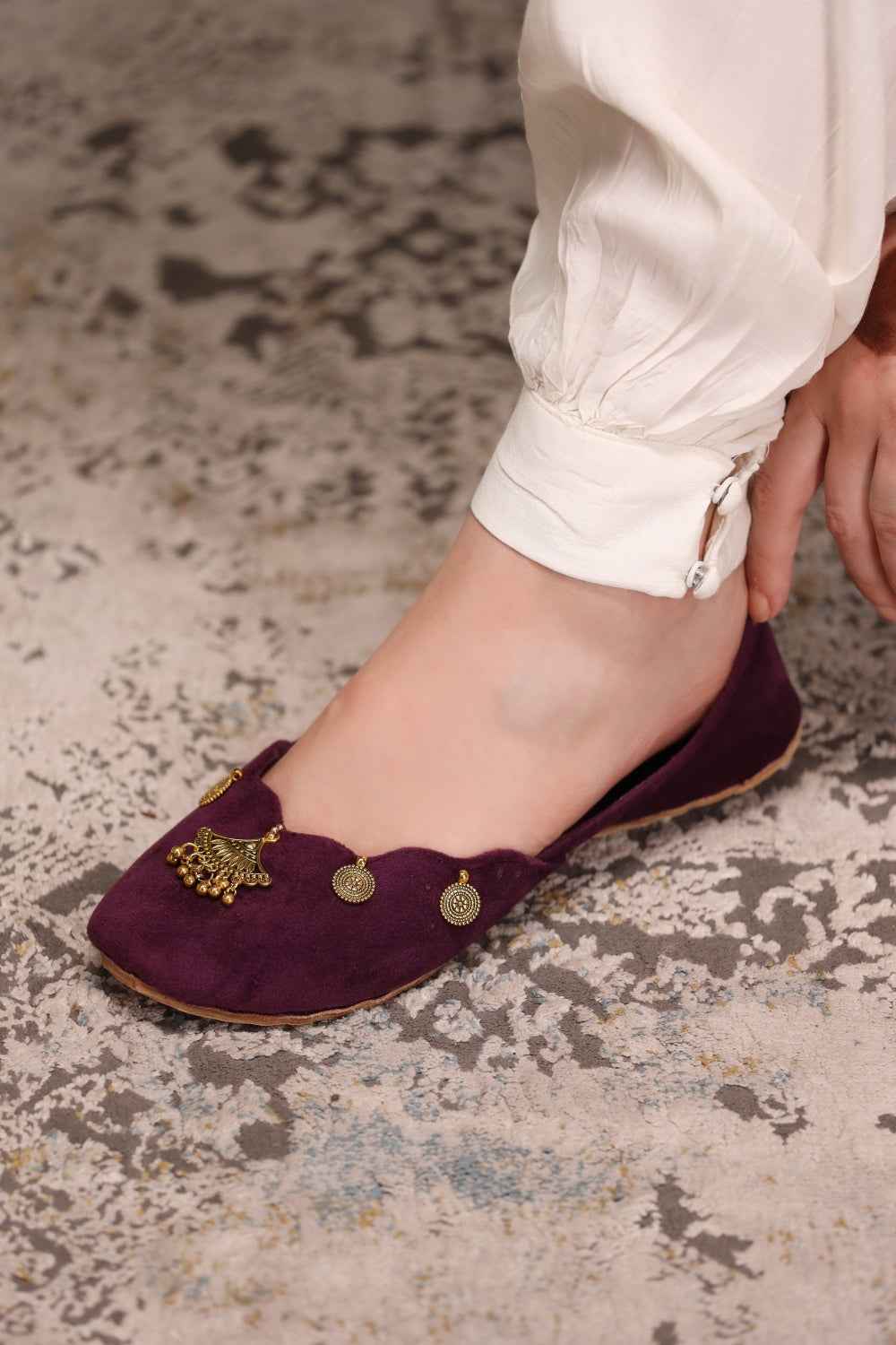 Mehvar Embellished Velvet Khussa For Women