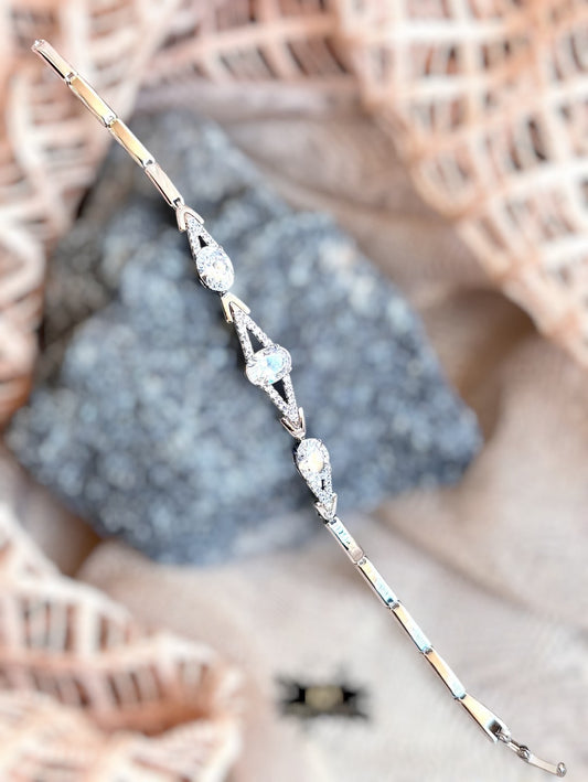 Luxury Chic Bracelet – Timeless Statement Jewelry For Women