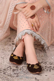 Mehvar Embellished Velvet Khussa For Women