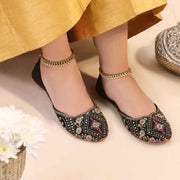Regalia Noir – Luxury Black Embroidered Velvet Khussa For Women