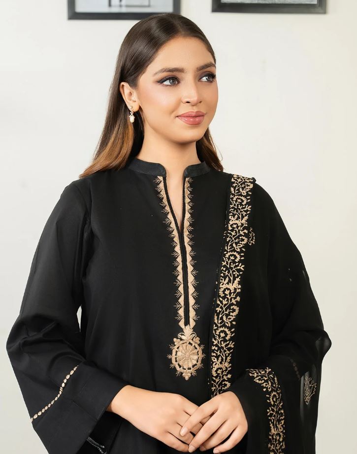 Luxury Embroidered Lawn 3-Piece Suit with Chiffon Dupatta For Women