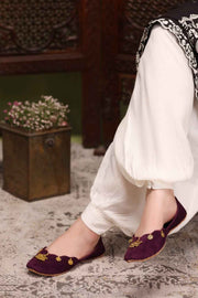 Mehvar Embellished Velvet Khussa For Women