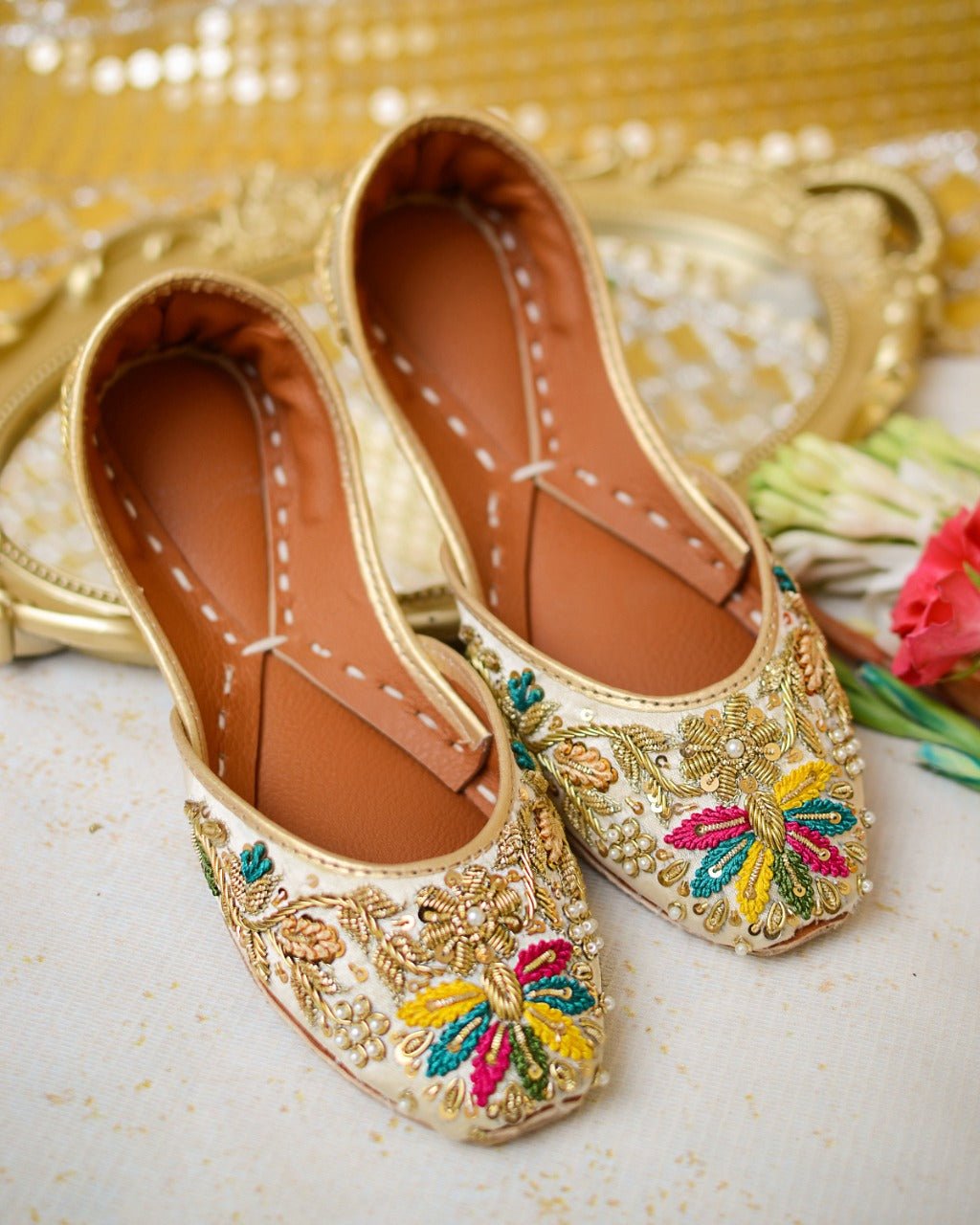 Chambeli Jutti: Elegant Off-White Embellished Footwear For Women