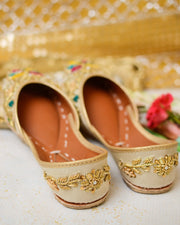 Chambeli Jutti: Elegant Off-White Embellished Footwear For Women