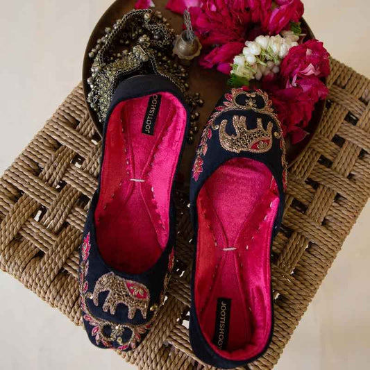 Shahi Sawari – Black Velvet Elephant Motif Khussa For Women