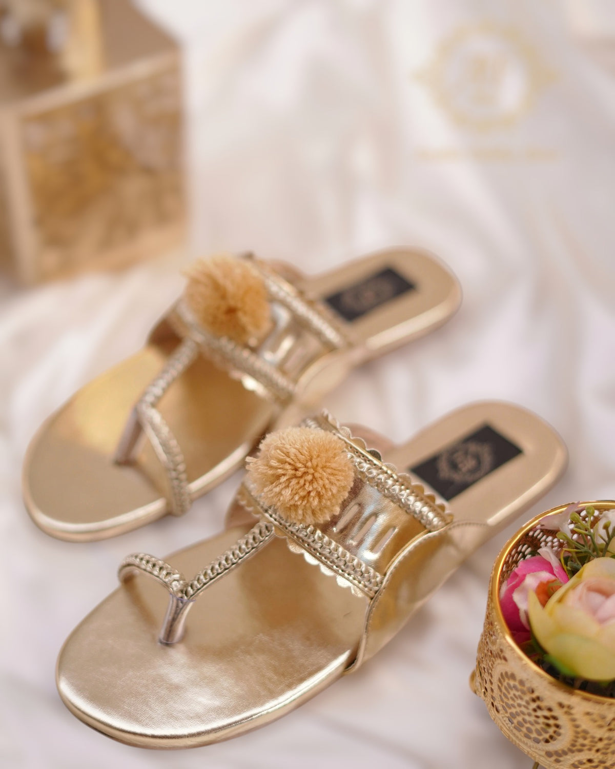 Mira Gold Kohlapuris - Classic Traditional Kohlas for Everyday Comfort For Women